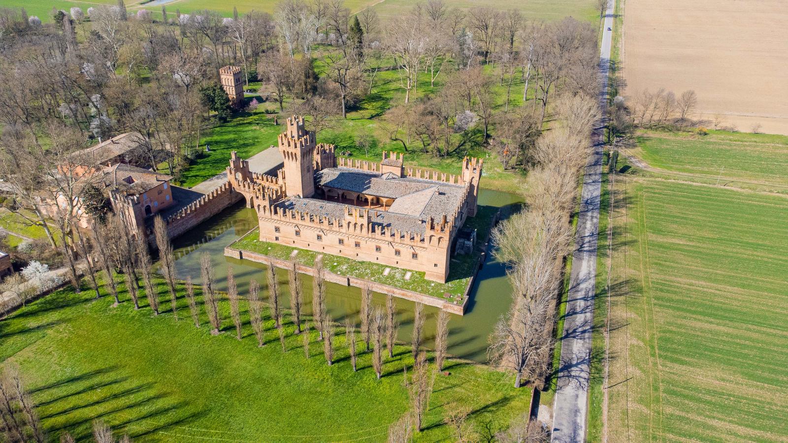 Castello dei Manzoli eng