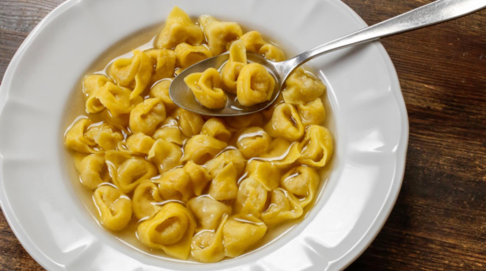 Tortellini in brodo alla bolognese